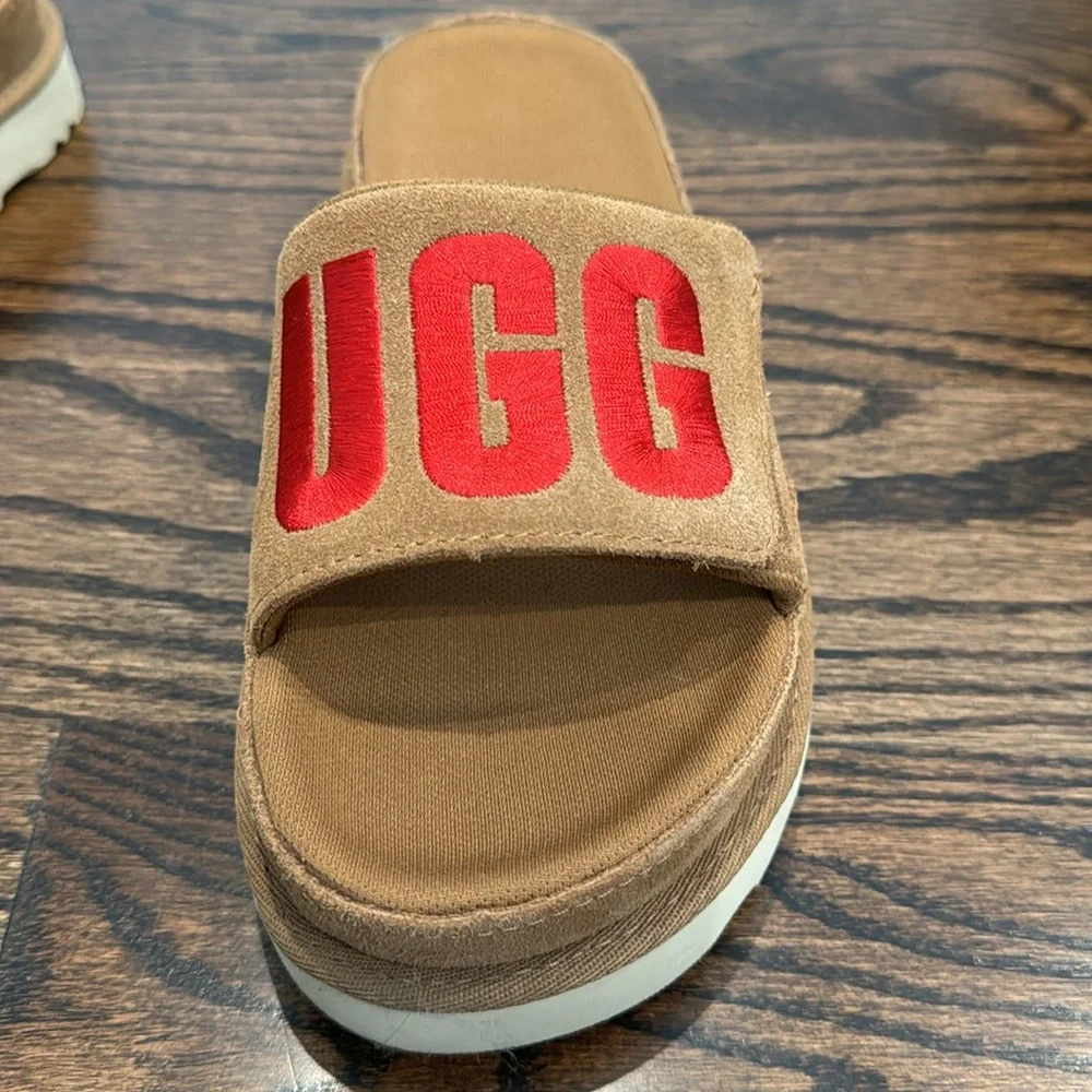 UGG Slip On Shoes LIKE NEW - Picture 2 of 8